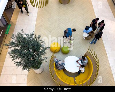Menschen, die im Westland Einkaufszentrum in Bruxelles spazieren gehen Stockfoto