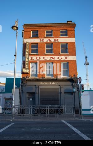 Eine vertikale Aufnahme des Workshop Gastropub Gebäudes in Dublin, Irland Stockfoto