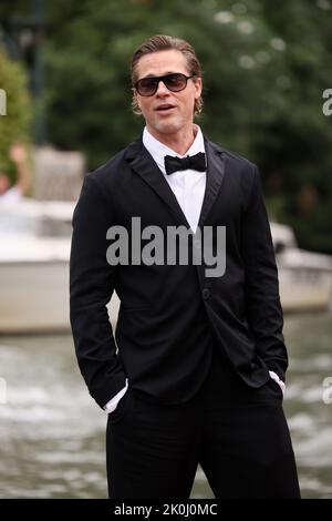 VENEDIG, ITALIEN - 08. SEPTEMBER: Brad Pittis gesehen während der Internationalen Filmfestspiele Venedig 79. am 08. September 2022 in Venedig, Italien. (Foto von Ma Stockfoto