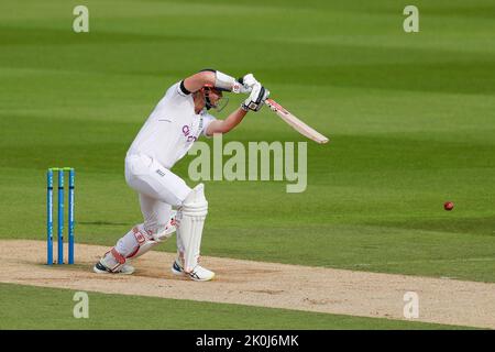 Englands Alex Lees beim dritten LV= Insurance Test Match Day 5 von 5 England gegen Neuseeland im Kia Oval, London, Großbritannien, 12.. September 2022 (Foto von Ben Whitley/News Images) Stockfoto