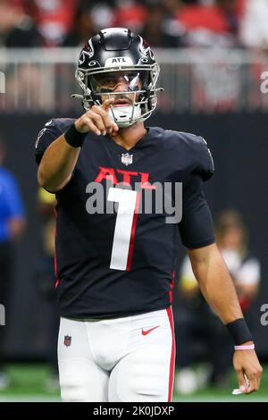 Atlanta, Georgia, USA. 11. September 2022. Atlanta Falcons Quarterback Marcus Mariota (1) während des Spiels gegen die Heiligen von New Orleans im Mercedes-Benz Stadium (Foto: © Debby Wong/ZUMA Press Wire) Stockfoto