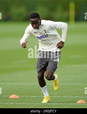 Pape Matar Sarr von Tottenham Hotspur während einer Trainingseinheit auf dem Hotspur Way Training Ground, London. Bilddatum: Montag, 12. September 2022. Stockfoto