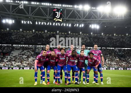 Turin, Italien. 11. September 2022. Die Spieler von Juventus FC posieren für ein Teamfoto vor dem Fußballspiel der Serie A zwischen Juventus FC und US Salernitana. Kredit: Nicolò Campo/Alamy Live Nachrichten Stockfoto