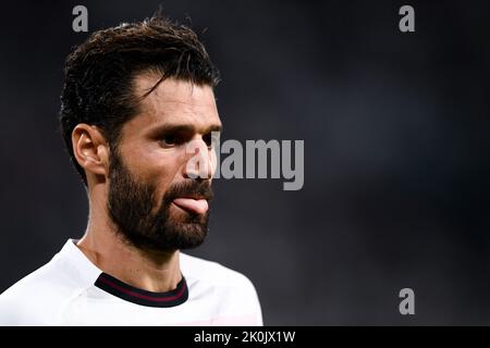 Turin, Italien. 11. September 2022. Antonio Candreva von der US Salernitana schaut während des Fußballspiels der Serie A zwischen Juventus FC und US Salernitana auf. Kredit: Nicolò Campo/Alamy Live Nachrichten Stockfoto