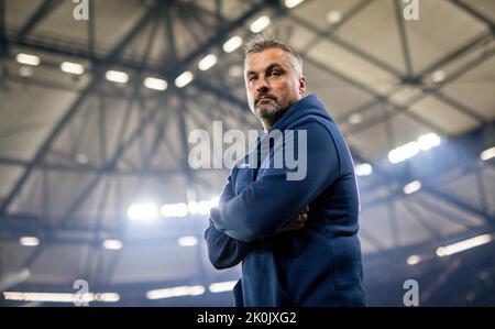 Trainer Thomas Reis (Bochum) FC Schalke 04 - VfL Bochum 10.09.2022, Fussball; Saison 2022/23 Foto: Moritz Müller Copyright (nur für journalistische Stockfoto