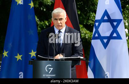 Berlin, Deutschland. 12. September 2022. Der israelische Premierminister Jair Lapid spricht nach einem Gespräch im Garten des Kanzleramtes auf einer Pressekonferenz mit Kanzler Scholz. Quelle: Bernd von Jutrczenka/dpa/Alamy Live News Stockfoto