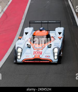 Christophe D'Ansembourg verlässt die Boxengasse in seinem Lola Aston DBR1-2 während der Qualifikationssitzung der Masters Endurance Legends Stockfoto