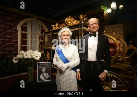 Selangor, Selangor, Malaysia. 12. September 2022. Wachsfiguren der verstorbenen Königin Elizabeth II. Und ihres Mannes Prinz Philip, Herzog von Edinburgh, am 12. September 2022 im Wachsmuseum in Shah Alam, am Stadtrand von Kuala Lumpur. (Bild: © Supian Ahmad/ZUMA Press Wire) Bild: ZUMA Press, Inc./Alamy Live News Stockfoto