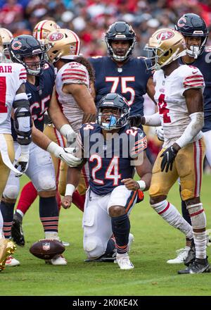 Chicago, Illinois, USA. 11. September 2022. - Chicago Bears #24 Khalil Hebert feiert seinen Lauf während des Spiels zwischen dem San Francisco 49ers und den Chicago Bears im Soldier Field in Chicago, IL. Kredit: csm/Alamy Live Nachrichten Stockfoto