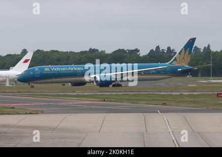 Vietnam Airlines, Boeing 787-10 Dreamliner, Abflug am 10. September 2022 am Flughafen London Stansted, Stansted, Essex, England, Großbritannien Stockfoto