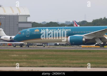 Vietnam Airlines, Boeing 787-10 Dreamliner, Abflug am 10. September 2022 am Flughafen London Stansted, Stansted, Essex, England, Großbritannien Stockfoto