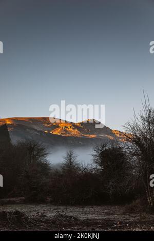 Nebellandschaft im Baskenland Stockfoto