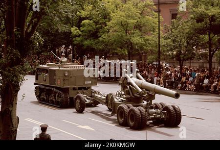 TANQUETA MIT CANON-1968. Ort: ENTFILE MILITAR. MADRID. SPANIEN. Stockfoto