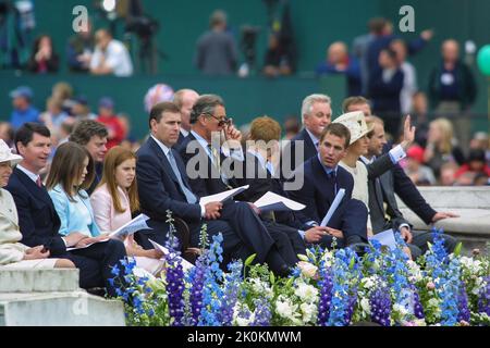 4.. Juni 2002 - Mitglieder der britischen Königsfamilie beim Goldenen Jubiläum von Queen Elizabeth II in der Mall in London Stockfoto