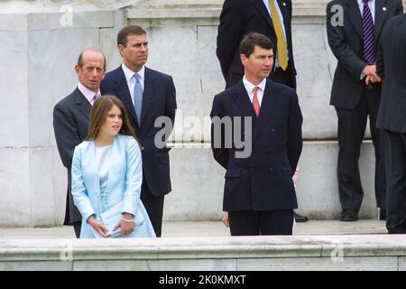 4.. Juni 2002 - Mitglieder der britischen Königsfamilie nehmen am Goldenen Jubiläum von Königin Elizabeth II. Im Buckingham Palace in London Teil Stockfoto