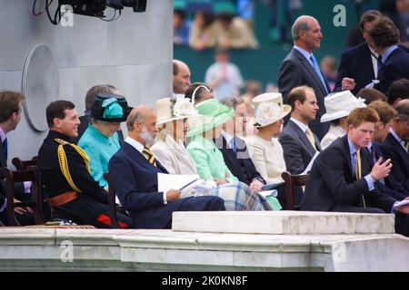 4.. Juni 2002 - Goldenes Jubiläum von Königin Elizabeth II. Im Buckingham Palace in London Stockfoto