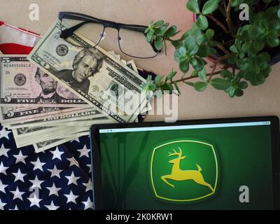 Deutschland. 12. September 2022. In dieser Abbildung wird das Deere & Company-Logo auf einem Tablet angezeigt. (Foto von Igor Golovniov/SOPA Images/Sipa USA) Quelle: SIPA USA/Alamy Live News Stockfoto
