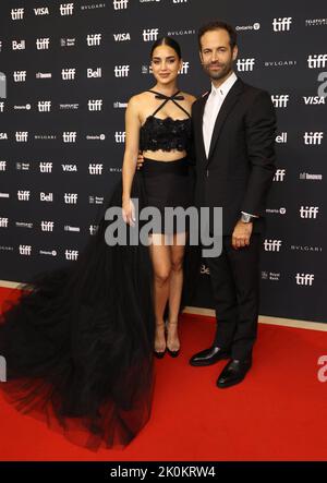 Melissa Barrera und Benjamin Millepied kommen zur Premiere von „Carmen“ während des Toronto International Film Festival 2022, das am 11. September 2022 im TIFF Bell Lightbox in Toronto, Kanada, stattfand © JPA / AFF-USA.COM Stockfoto