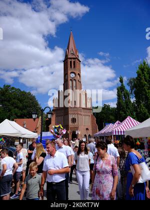 Katholischer Festtagsgenuss. Parish st. Lawrence in Kamieniec, Polen, Europa. Stockfoto