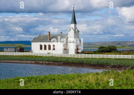 Blick auf die Kirche von Nesseby, Varanger, Norwegen Stockfoto