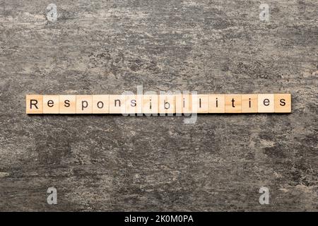 Verantwortungswort auf Holzblock geschrieben. Verantwortungstext auf Tisch, Konzept. Stockfoto