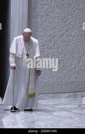 Vatikanstadt, Vatikan, 12. september 2022. Papst Franziskus trifft sich bei einer Audienz in der Aula Paul VI. Mit den Mitgliedern der italienischen Industriellen-Vereinigung Confindustria. Quelle: Maria Grazia Picciarella/Alamy Live News Stockfoto