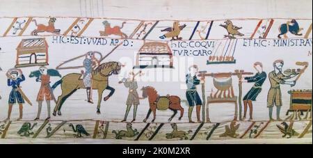 Bayeux, Normandie im Nordwesten Frankreichs. Eine Szene aus dem Wandteppich von Bayeux. Stockfoto