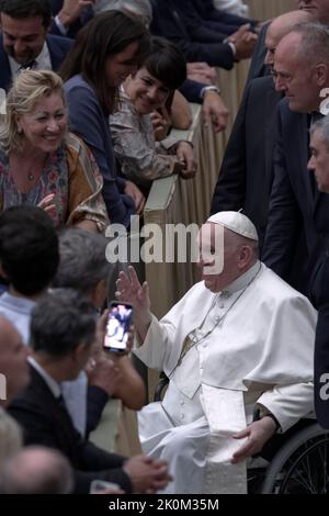 Vatikanstadt, Vatikan, 12. september 2022. Papst Franziskus trifft sich bei einer Audienz in der Aula Paul VI. Mit Mitgliedern der italienischen Industriellen Vereinigung, Confindustria. Quelle: Maria Grazia Picciarella/Alamy Live News Stockfoto