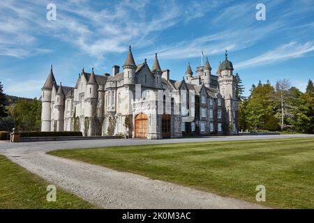Schottland, Balmoral, Balmoral Castle, 2019, Mai, 14: Balmoral Castle and Grounds, Royal Deeside, Schottland. Stockfoto
