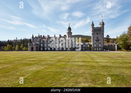 Schottland, Balmoral, Balmoral Castle, 2019, Mai, 14: Balmoral Castle and Grounds, Royal Deeside, Schottland. Stockfoto