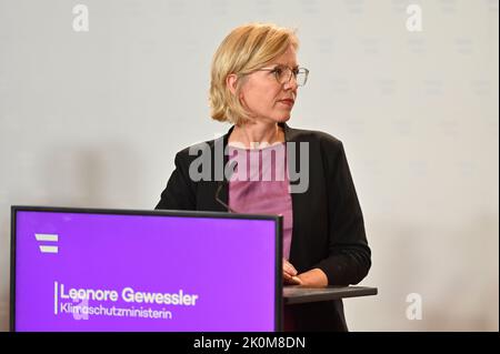 Wien, Österreich. 12. September 2022. Vorstellung der Energiespar-Kampagne der Bundesregierung im Klimaschutzministerium mit Leonore Gewessler (die Grünen), Bundesministerin für Klimaschutz, Umwelt, Energie, Mobilität, Innovation und Technologie Stockfoto