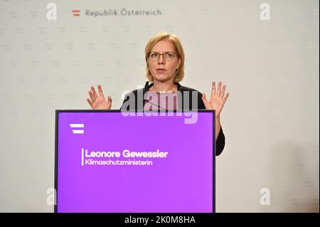 Wien, Österreich. 12. September 2022. Vorstellung der Energiespar-Kampagne der Bundesregierung im Klimaschutzministerium mit Leonore Gewessler (die Grünen), Bundesministerin für Klimaschutz, Umwelt, Energie, Mobilität, Innovation und Technologie Stockfoto