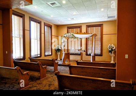 SANTA ANA, KALIFORNIEN - 22. AUGUST 2022: Hochzeitskapelle im Old Orange County Courthouse. Stockfoto