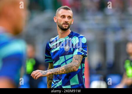 Mailand, Italien. 10., September 2022. Marcelo Brozovic von Inter macht sich vor dem Serie-A-Spiel zwischen Inter und Turin bei Giuseppe Meazza in Mailand warm. (Bildnachweis: Gonzales Photo - Tommaso Fimiano). Stockfoto