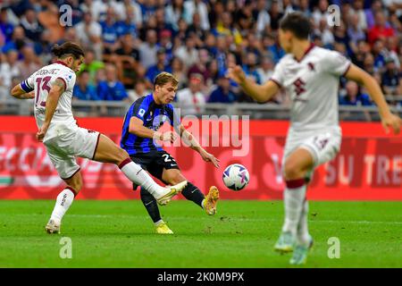 Mailand, Italien. 10., September 2022. Nicolo Barella (23) von Inter gesehen während der Serie Ein Spiel zwischen Inter und Turin bei Giuseppe Meazza in Mailand. (Bildnachweis: Gonzales Photo - Tommaso Fimiano). Stockfoto