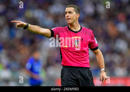 Mailand, Italien. 10., September 2022. Schiedsrichter Giovanni Ayroldi sah während der Serie Ein Spiel zwischen Inter und Turin bei Giuseppe Meazza in Mailand. (Bildnachweis: Gonzales Photo - Tommaso Fimiano). Stockfoto