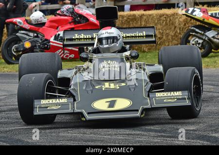 John Watson, Lotus Cosworth 72, Grand Prix-Größen, Grand Prix-Autos von den rein fossilen Brennstoffen angetrieben mechanisch basierten Mitte der fünfziger Jahre Rennfahrer bis zu den Stockfoto