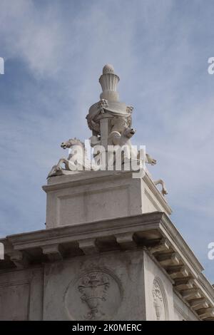 Kleines Detail im oberen Teil der Kirche des heiligen Mose in Venedig gefunden Stockfoto