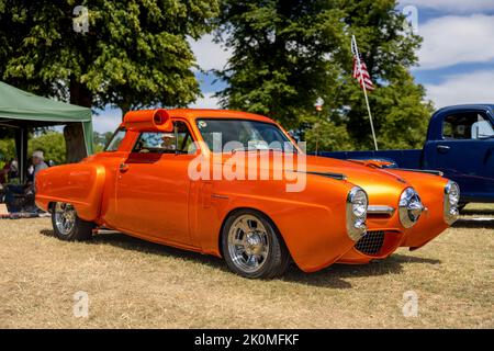 Studebaker Commander Starlight Coupé ‘854 YUP’ auf der American Auto Club Rally of the Giants, die am 10.. Juli 2022 im Blenheim Palace stattfand Stockfoto