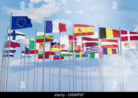 Die Flagge der Europäischen Union mit den Flaggen der Europäischen Union, die am Himmel winken, Nahaufnahme Stockfoto