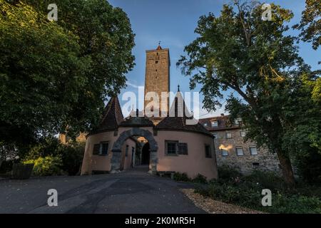 Straßenblick in der mittelalterlichen Stadt Rothenburg. Stockfoto
