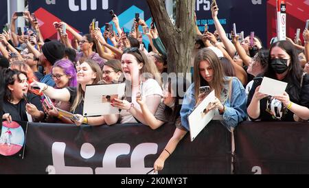 Toronto, Kanada. 11. September 2022. Atmosphäre bei der Premiere von „My Policeman“ während des Toronto International Film Festival 2022 im Princess of Wales Theatre am 11. September 2022 in Toronto, Ontario. Foto: PICJER/imageSPACE Kredit: Imagespace/Alamy Live News Stockfoto