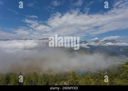 Tolles Alpenpanorama an der Grenze zwischen der Schweiz, Italien und Österreich Stockfoto