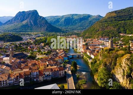 Tarascon-sur-Ariege im Tal der Pyrenäen Stockfoto