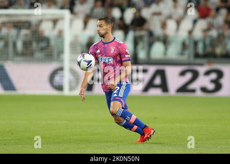 Turin, Italien. 11. September 2022. Mattia De Sciglio (Juventus FC) kontrolliert den Ball während des FC Juventus gegen US Salernitana, italienisches Fußballspiel Serie A in Turin, Italien, September 11 2022 Quelle: Independent Photo Agency/Alamy Live News Stockfoto