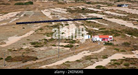 Luftaufnahme von Romney Hythe und Dymchurch Railway, Dungeness, Kent, England. Stockfoto