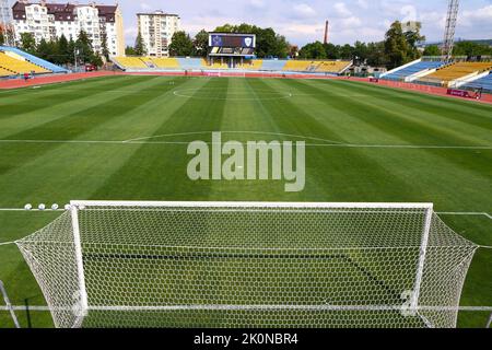 Uzhhorod, Ukraine - 29. August 2022: Fußballstadion Avanhard in Uzhhorod während DES SPIELS DER UKRAINISCHEN Premier League Metalist Kharkiv gegen Inhulets. Kapazität 12000 Sitzplätze für Zuschauer Stockfoto