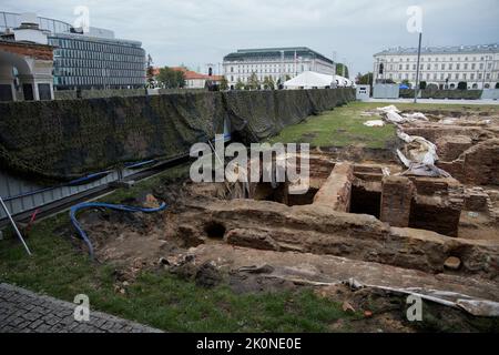 Die Überreste des 1944 von den Nazis zerstörten Sächsischen Palastes sind am 13. September 2022., 2022 auf dem Pilsudski-Platz in Warschau, Polen, freigelegt. A CO Stockfoto