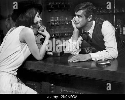 Elizabeth Ashley, George Peppard, On-Set of the Film, 'The Carpetbaggers', Paramount Picters, 1964 Stockfoto