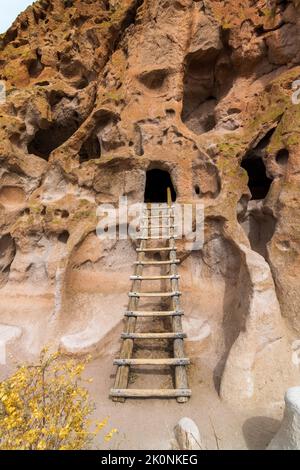 Leiter nach Pueblo im Bandeler National Monument, New Mexico, USA Stockfoto